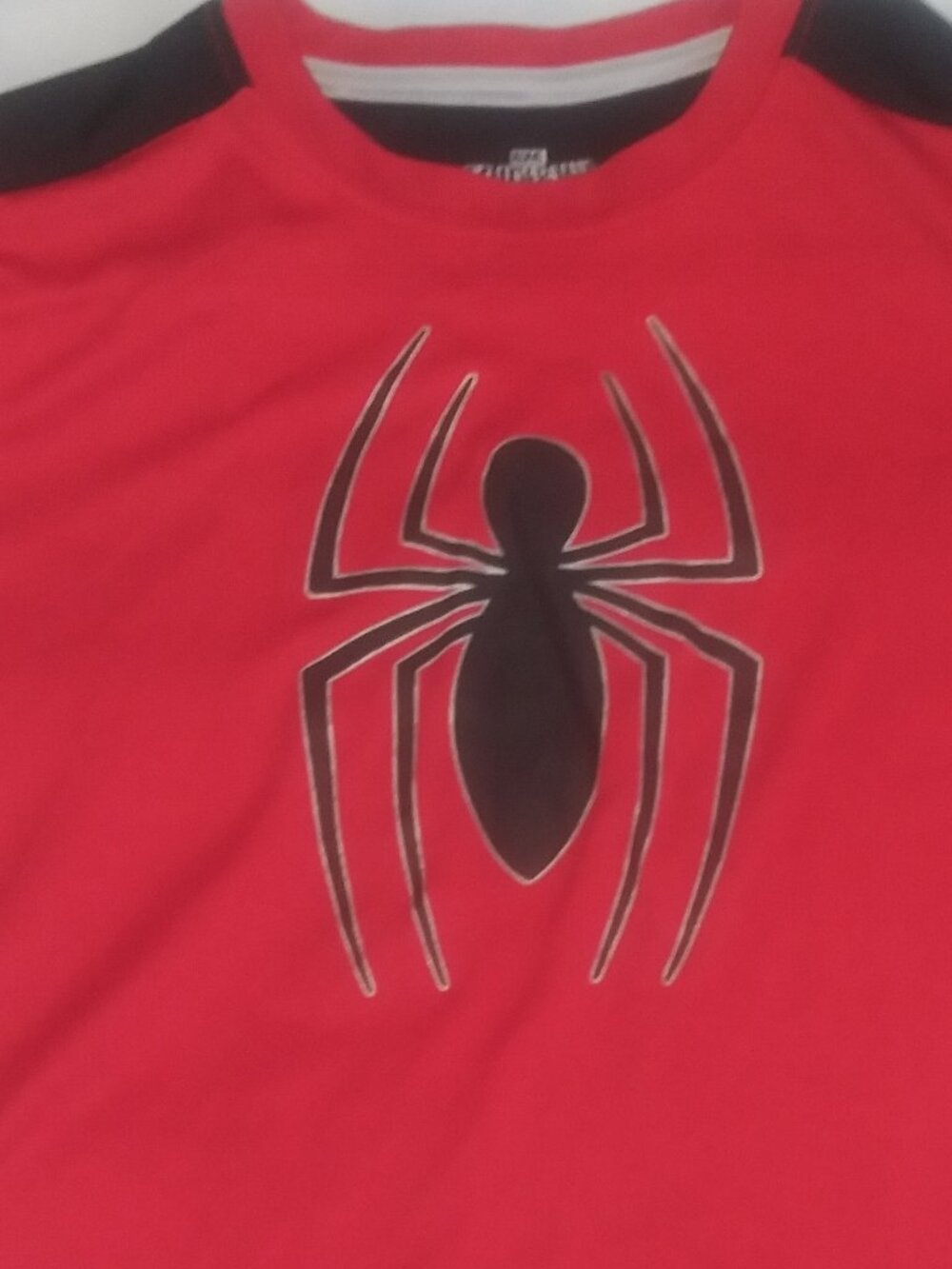 Marvel Spider-Man Boys Red Black Activewear Graphic Tee Size  (6/7)